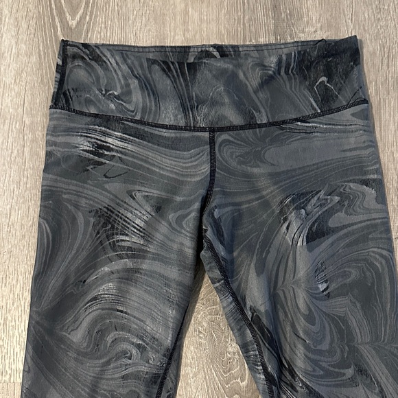 ALO Yoga Airbrush Workout Athletic Lounge Marbled Black Gray Casual Leggings - Picture 4 of 13